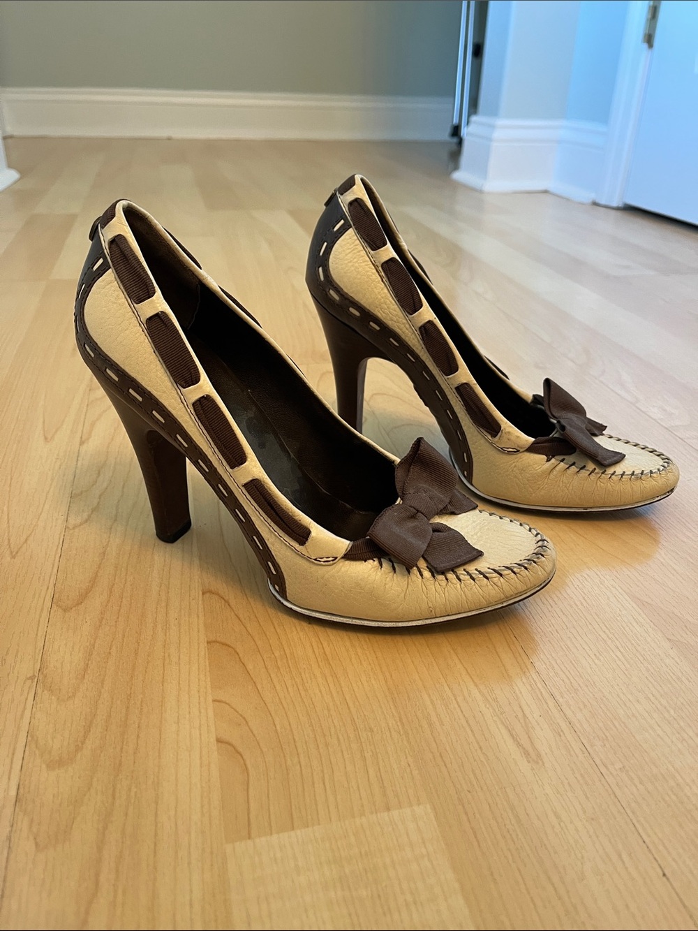 BCBGMaxAzria Two-Tone Cream and Brown Bow Pump Heels